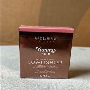 Danessa Myricks Beauty Blurring Balm Powder Lowlighter
